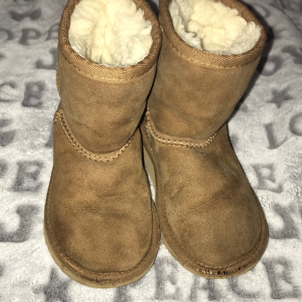 Tan uggs size toddler 8